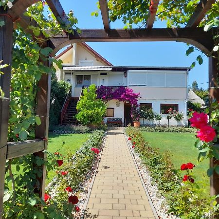 Rozsakert Vendeghaz Bed & Breakfast Szigliget Exterior photo