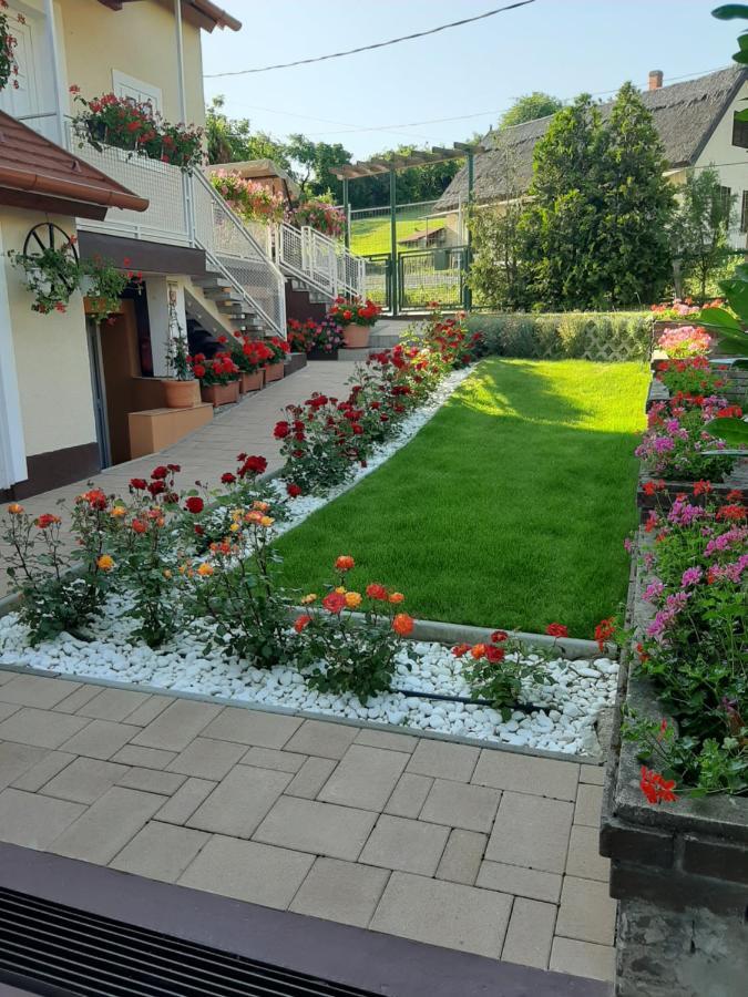 Rozsakert Vendeghaz Bed & Breakfast Szigliget Exterior photo
