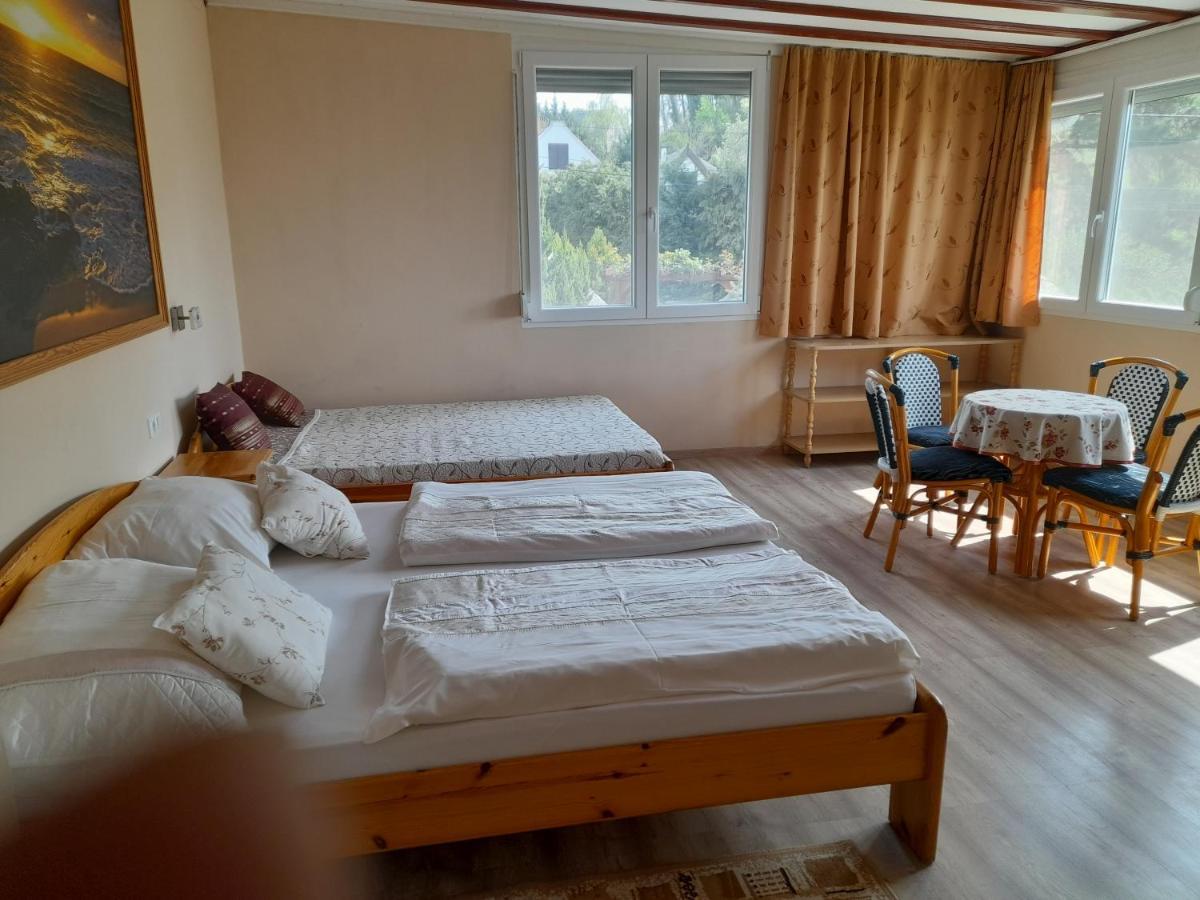 Rozsakert Vendeghaz Bed & Breakfast Szigliget Exterior photo