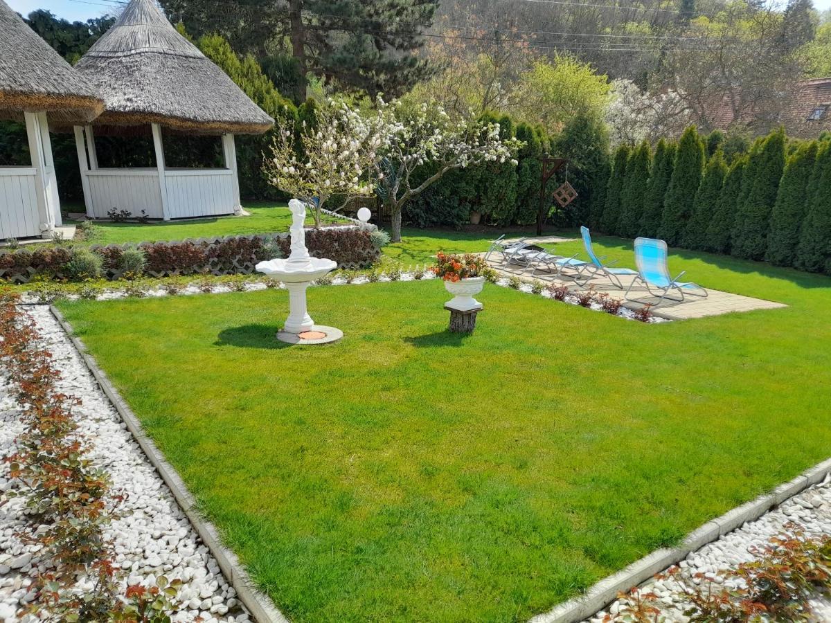 Rozsakert Vendeghaz Bed & Breakfast Szigliget Exterior photo
