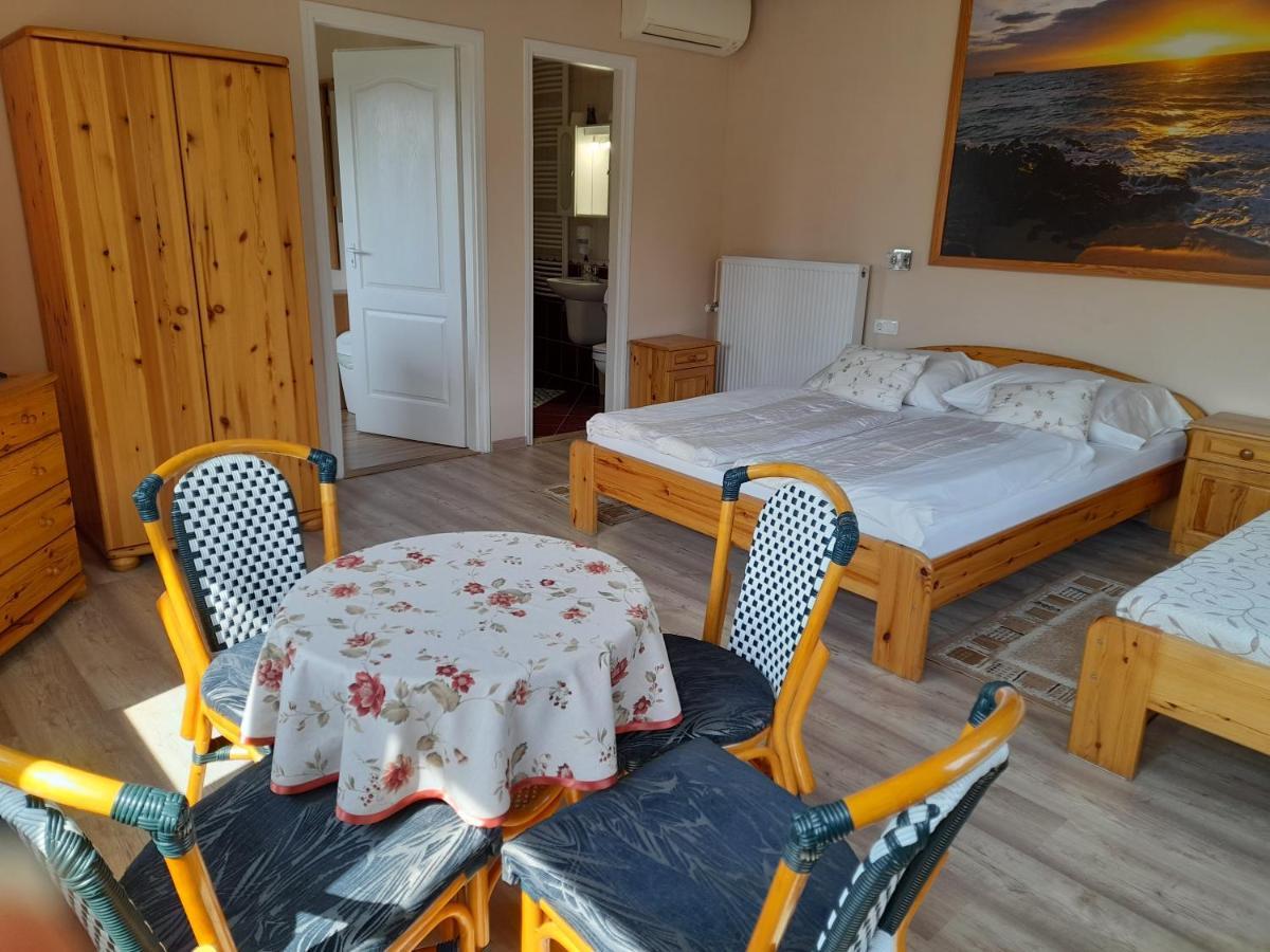 Rozsakert Vendeghaz Bed & Breakfast Szigliget Exterior photo